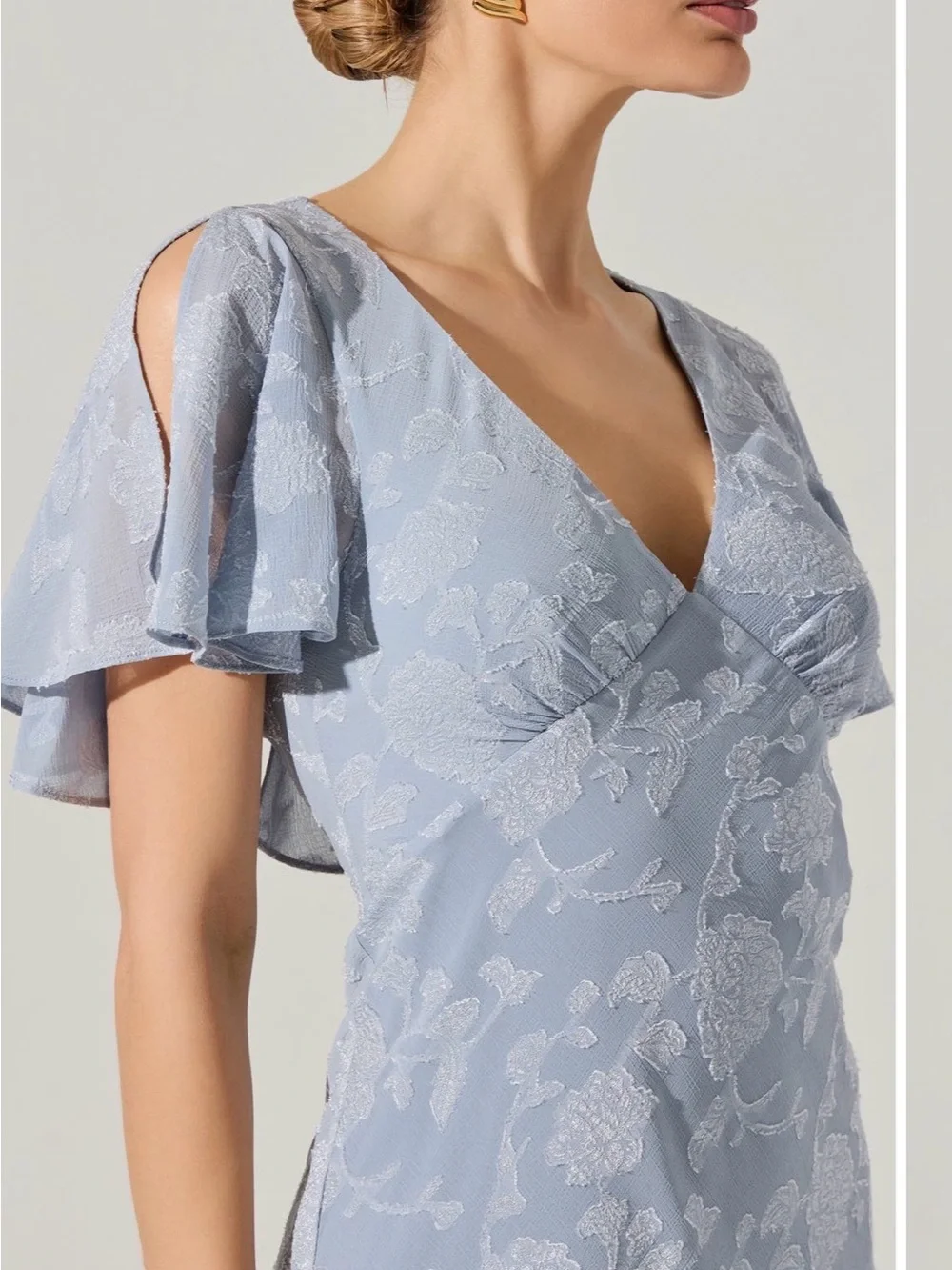 Astr Powder Blue Floral Midi Dress with V-Neck - Picture 4 of 7
